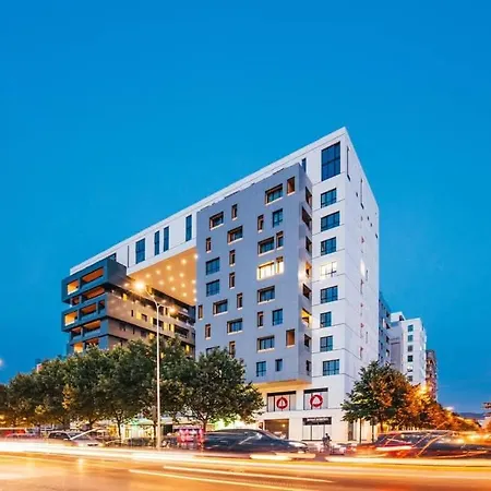 Square 21 Number 8 דירה טיראנה